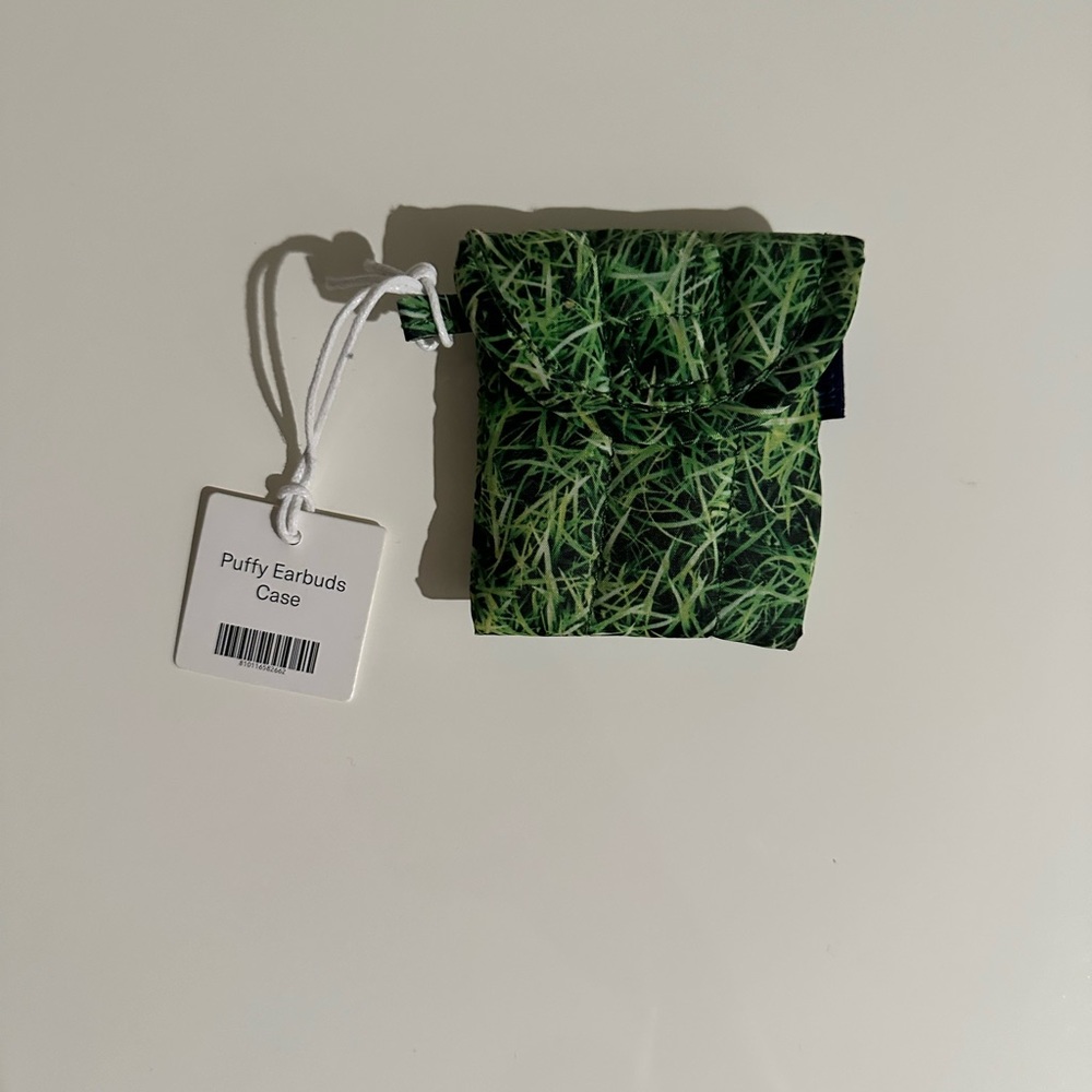 NWT Baggu Puffy AirPods Case